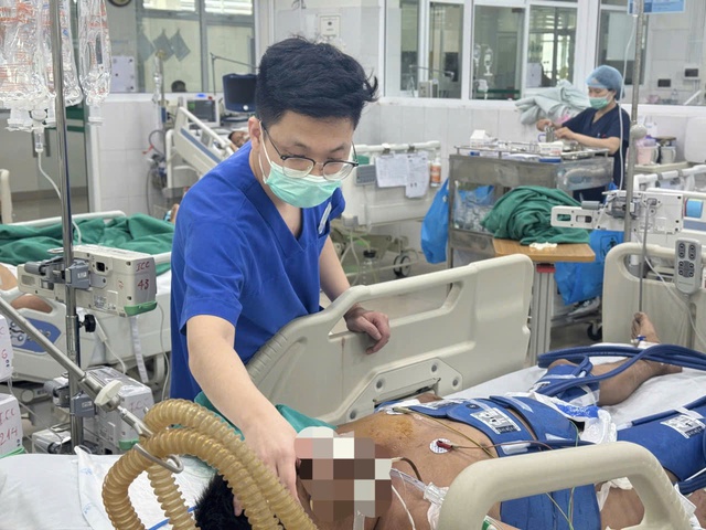 Người đ&agrave;n &ocirc;ng ngừng tim 40 ph&uacute;t sau điện giật được cứu sống - Ảnh 1.