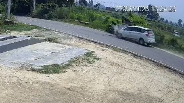 2 phụ nữ, 1 người đ&agrave;n &ocirc;ng tử vong khi &ocirc; t&ocirc; đ&acirc;m trực diện xe m&aacute;y - Ảnh 1.