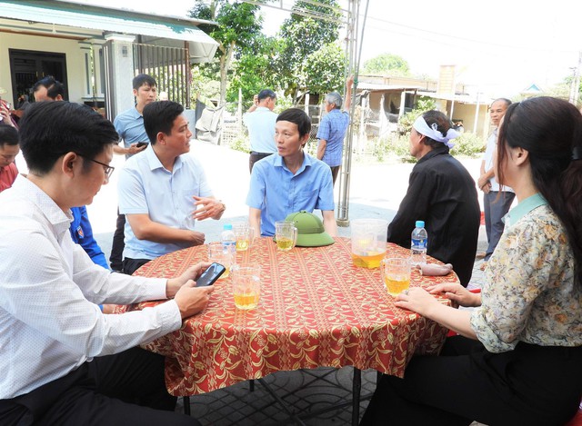 Nghẹn l&ograve;ng đ&aacute;m tang 4 người trong gia đ&igrave;nh đuối nước: Hồi chu&ocirc;ng cảnh b&aacute;o trong những ng&agrave;y h&egrave;- Ảnh 1.