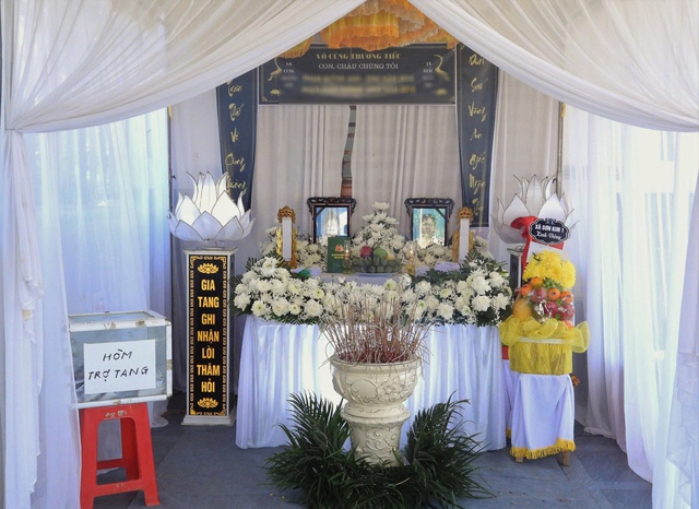 Nghẹn l&ograve;ng đ&aacute;m tang 4 người trong gia đ&igrave;nh đuối nước: Hồi chu&ocirc;ng cảnh b&aacute;o trong những ng&agrave;y h&egrave;- Ảnh 2.