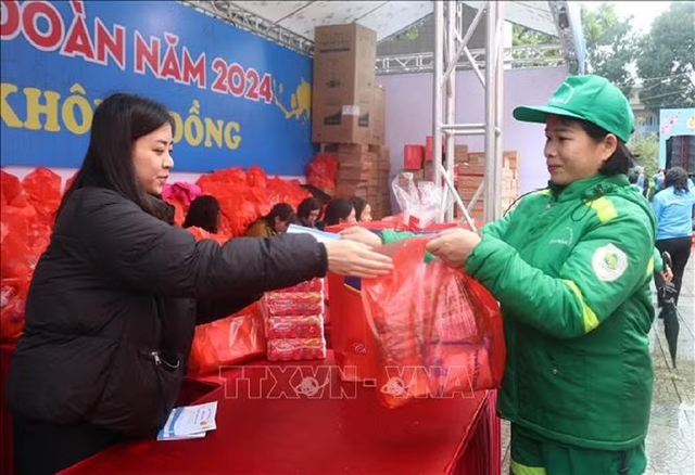 C&ocirc;ng đo&agrave;n Việt Nam: Lu&ocirc;n l&agrave; điểm tựa tin cậy, vững chắc của người lao động- Ảnh 3.