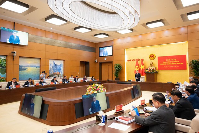 Trao quyết định của Bộ Ch&iacute;nh trị về việc chỉ định nh&acirc;n sự ki&ecirc;m nhiệm Ph&oacute; B&iacute; thư Đảng ủy Quốc hội - Ảnh 2.