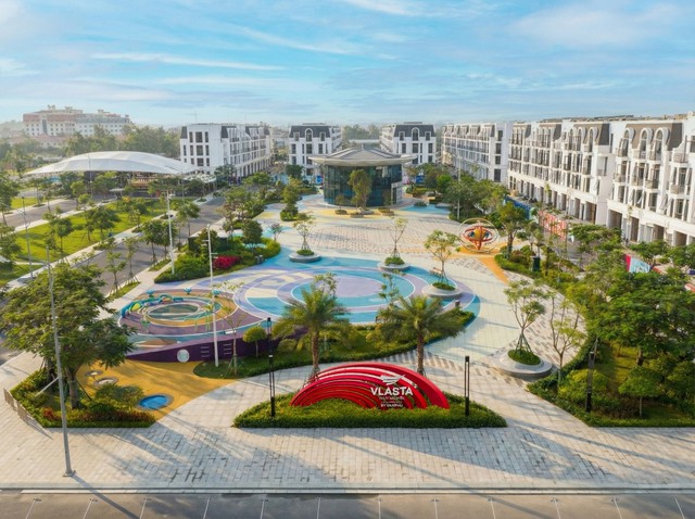 Văn Ph&uacute; được vinh danh Top 10 Doanh nghiệp bất động sản h&agrave;ng đầu Việt Nam - Ảnh 3.