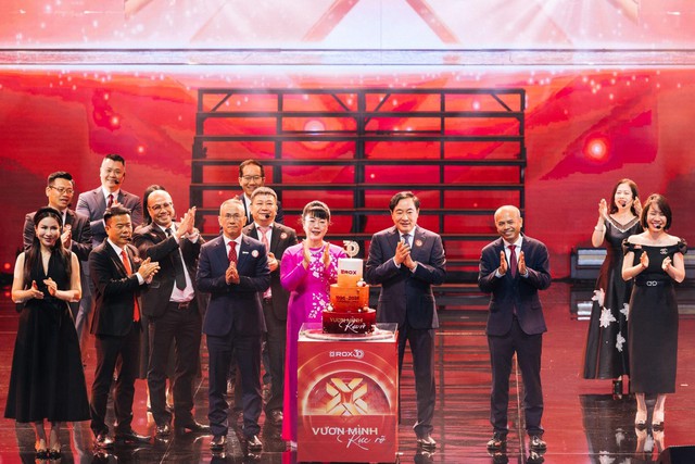 B&igrave;nh minh đẹp nhất tr&ecirc;n h&agrave;nh tr&igrave;nh 30 năm của ROX Group - Ảnh 2.