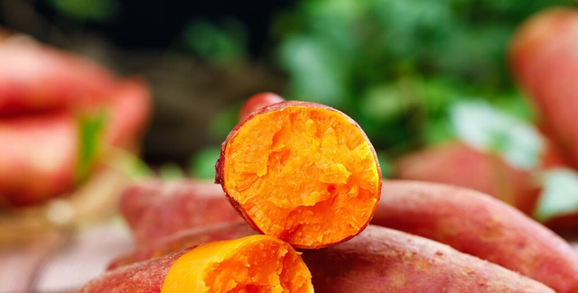 Ăn khoai lang luộc mỗi s&aacute;ng suốt 1 năm, người phụ nữ 64 tuổi nhận "tin vui" bất ngờ - Ảnh 1.