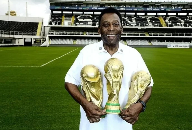 Cầu thủ duy nhất tr&ecirc;n thế giới 3 lần v&ocirc; địch World Cup - Ảnh 1.