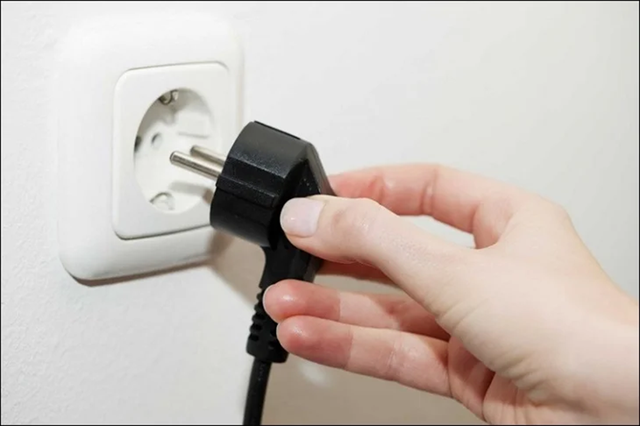 Đừng vội r&uacute;t điện 5 thiết bị n&agrave;y nếu kh&ocirc;ng muốn "tốn tiền oan" - Ảnh 1.