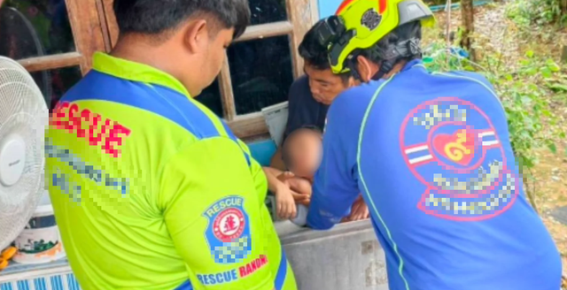 Giải cứu b&eacute; g&aacute;i 3 tuổi bị mắc kẹt trong m&aacute;y giặt - Ảnh 1.