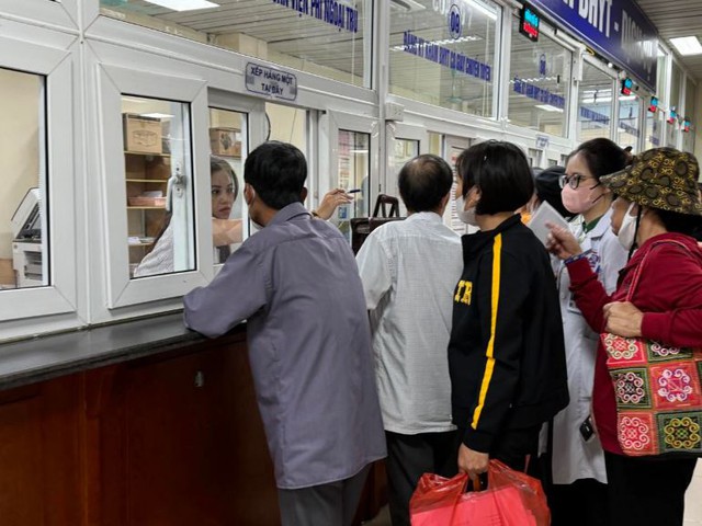 Kh&aacute;m chữa bệnh v&agrave;o ng&agrave;y nghỉ, ng&agrave;y lễ c&oacute; được BHYT thanh to&aacute;n? - Ảnh 1.