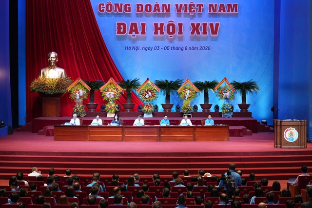 Thủ tướng: Rất chia sẻ với phần lớn người lao động hiện chưa c&oacute; nh&agrave; ở, phải thu&ecirc; nh&agrave; trong d&acirc;n - Ảnh 2.