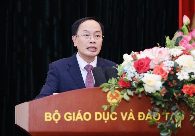 Bộ GD&ĐT bổ nhiệm nhiều gi&aacute;m đốc, hiệu trưởng c&aacute;c trường đại học, cao đẳng trực thuộc- Ảnh 1.