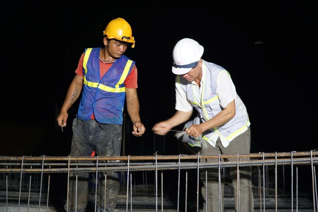 Thi c&ocirc;ng xuy&ecirc;n đ&ecirc;m, đẩy tiến độ x&acirc;y trường v&ugrave;ng bi&ecirc;n Quảng Ng&atilde;i- Ảnh 4.