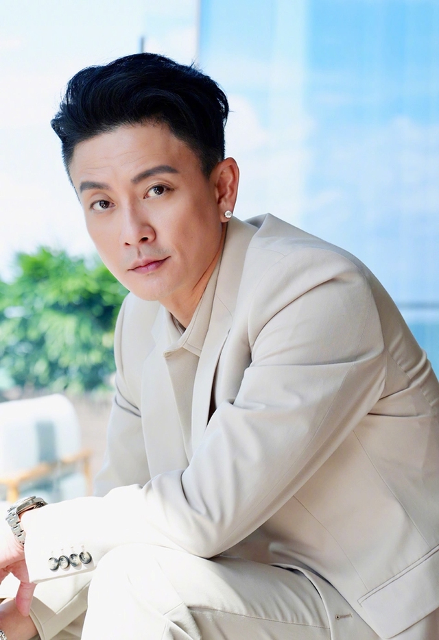 L&yacute; do khiến nam t&agrave;i tử nổi tiếng showbiz kh&ocirc;ng kết h&ocirc;n ở tuổi 46, sẽ ti&ecirc;u hết tiền tiết kiệm- Ảnh 2.