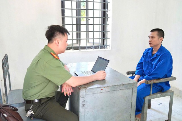 Triệt phá đường dây mua bán vũ khí quân dụng ngụy trang dưới dạng "súng thông bồn cầu" - Ảnh 1.
