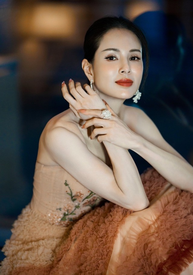 Nữ diễn viên Lý Nhược Đồng đáp trả khi bị chê hết thời - Ảnh 2.