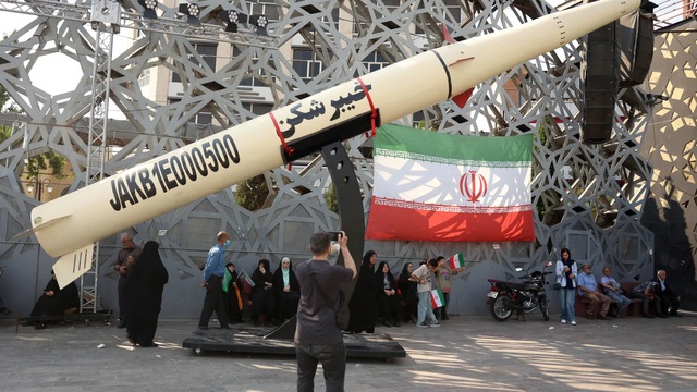 Iran tấn công Israel, phá vỡ lệnh ngừng bắn mong manh - Ảnh 1.