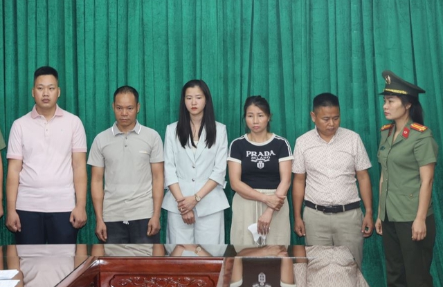 Làm giả hồ sơ mua nhà ở xã hội để trục lợi, 5 người bị khởi tố - Ảnh 1.