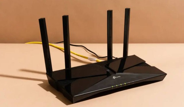 Trong nh&agrave;, đặt router Wi-Fi ở đ&acirc;u để đạt t&iacute;n hiệu mạnh nhất? - Ảnh 1.