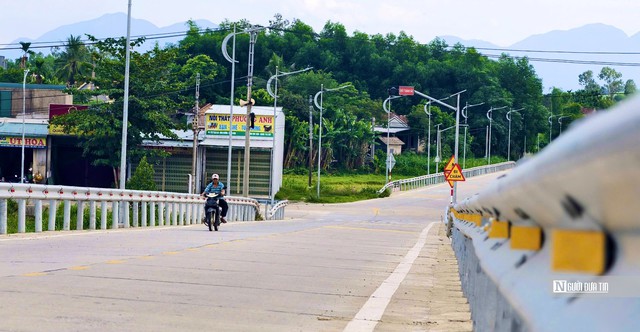 Cận cảnh cầu 150 tỉ đồng nối đôi bờ vui, người dân hết cảnh đi vòng hơn 20km- Ảnh 10.