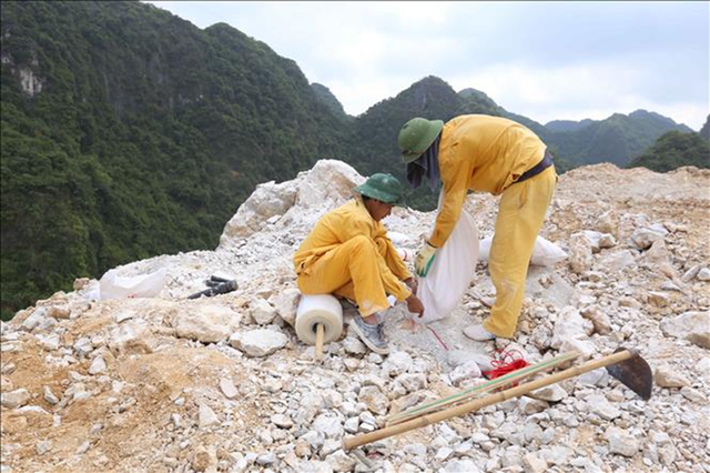 Phạt tới 100 triệu đồng nếu cá nhân vi phạm quy định về hóa chất, vật liệu nổ công nghiệp - Ảnh 1.