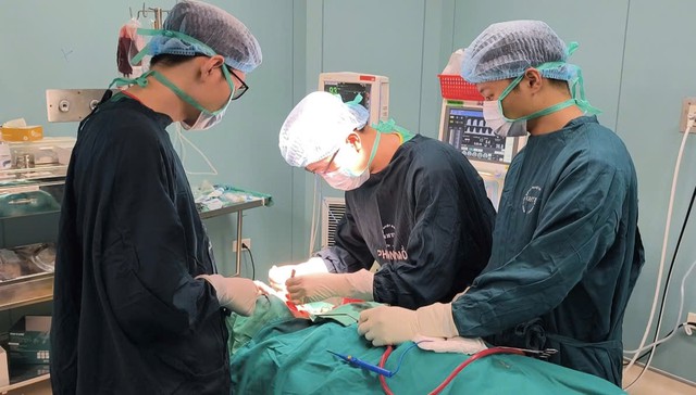 Bác sĩ cảnh báo nguy cơ sốc nhiễm khuẩn sau nhổ răng ở người có bệnh nền - Ảnh 1.