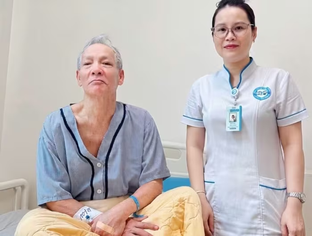 Quên tái khám sau tán sỏi, cụ ông 73 tuổi "sốc" khi phát hiện bí mật nằm trong cơ thể 9 năm - Ảnh 1.