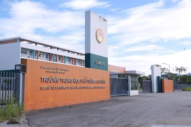 Thí sinh tại điểm thi THPT Chuyên Tuyên Quang vẫn được đăng ký xét tuyển đại học trong lúc chờ kết luận- Ảnh 1.