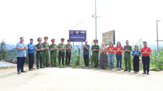 Khám chữa bệnh, cấp phát thuốc miễn phí và trao quà an sinh xã hội năm 2026 tại xã Cán Tỷ - Ảnh 2.