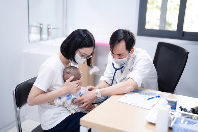 Adenovirus tăng gấp 3 lần, cha mẹ cần quan tâm đến các dấu hiệu cảnh báo nặng - Ảnh 2.