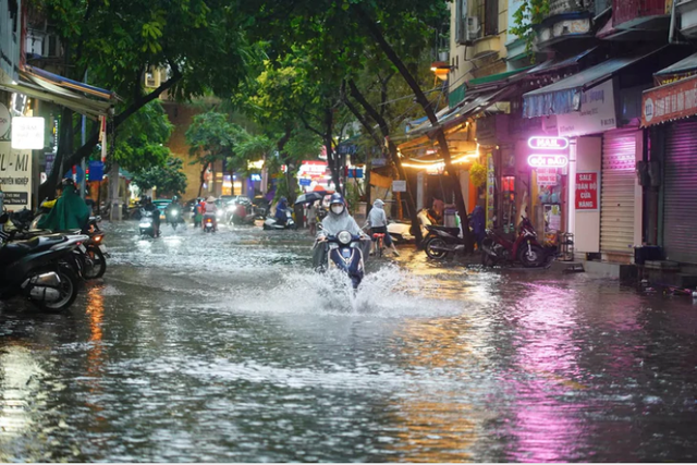 Dự báo thời tiết 16/7/2026: Nắng nóng chưa dứt, miền Bắc lại đối mặt mưa dông dữ dội - Ảnh 1.