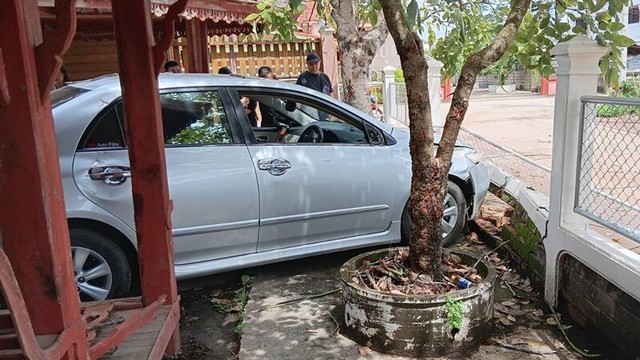 Vừa rời khỏi đám tang, người đàn ông bất ngờ gặp sự cố "rợn tóc gáy" - Ảnh 2.