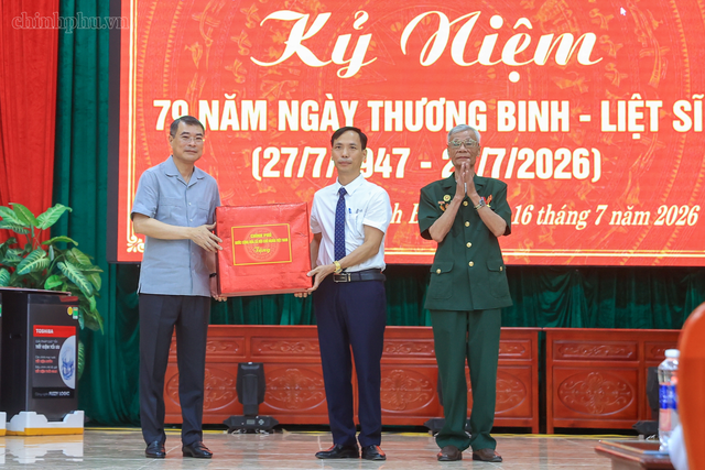 Thủ tướng thăm, tặng quà các thương binh, bệnh binh tại Ninh Bình - Ảnh 3.