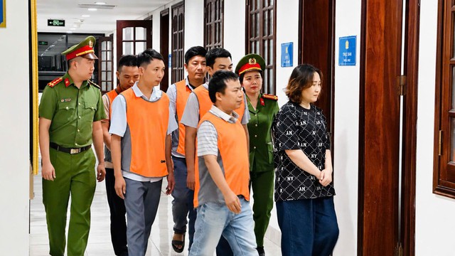Bắt nữ giám đốc và 8 đồng phạm làm giả hồ sơ thí nghiệm vật liệu xây dựng- Ảnh 1.