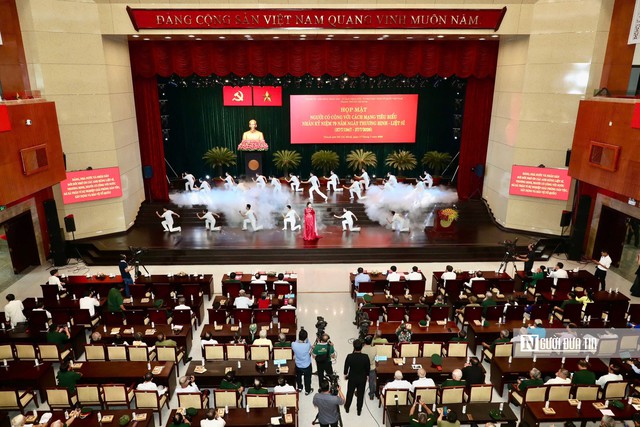 Giữa vận hội mới, Tp.HCM khẳng định giá trị của lòng tri ân - Ảnh 1.