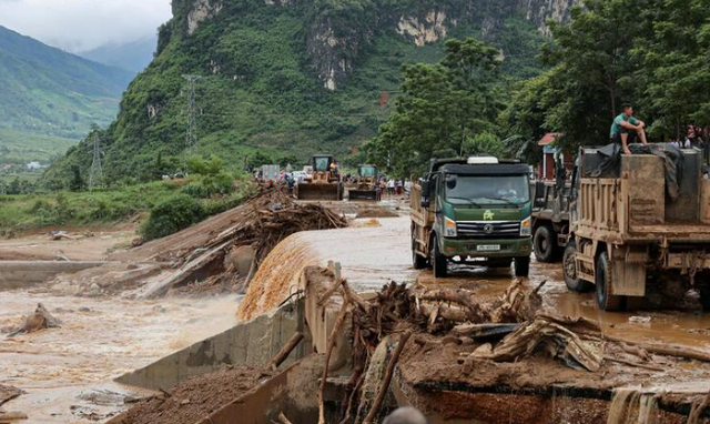 Lai Châu oằn mình trong mưa lũ: 5 người chết, 9 người mất tích, nguy cơ thiên tai vẫn rất cao - Ảnh 2.