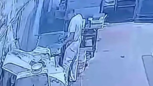 Thợ làm bánh tử vong khi bị cuốn vào máy trộn bột công nghiệp - Ảnh 1.