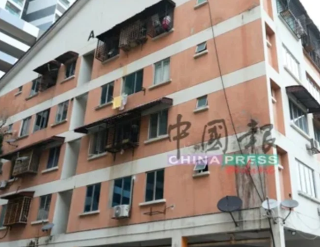 "Bí mật động trời" trong chiếc vali bốc mùi hôi nồng nặc- Ảnh 1.