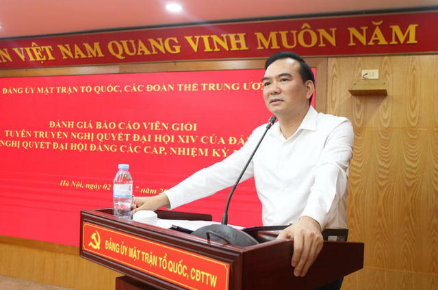 Xây dựng đội ngũ báo cáo viên thực sự là chiến sĩ xung kích trên mặt trận tư tưởng của Đảng - Ảnh 1.