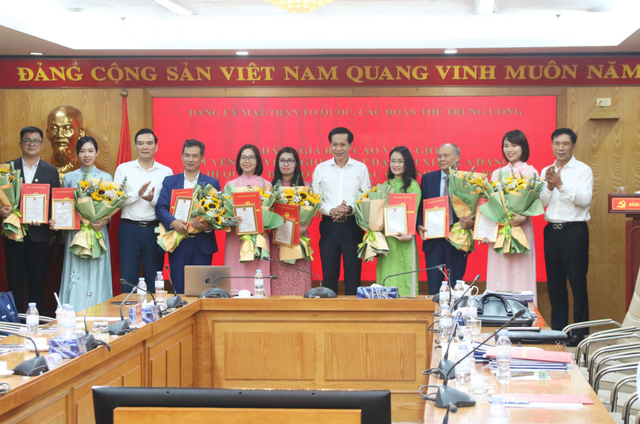 Xây dựng đội ngũ báo cáo viên thực sự là chiến sĩ xung kích trên mặt trận tư tưởng của Đảng - Ảnh 6.
