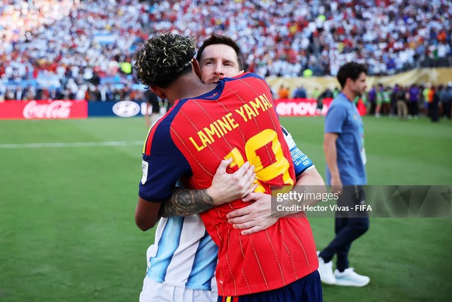 Sau 19 năm, cậu bé 5 tháng tuổi được Messi tắm cho ngày nào, nay đã trở thành "tân vương" - Ảnh 4.