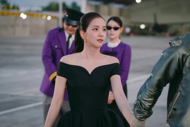 Jisoo (BlackPink) được khuyên dừng đóng phim - Ảnh 4.