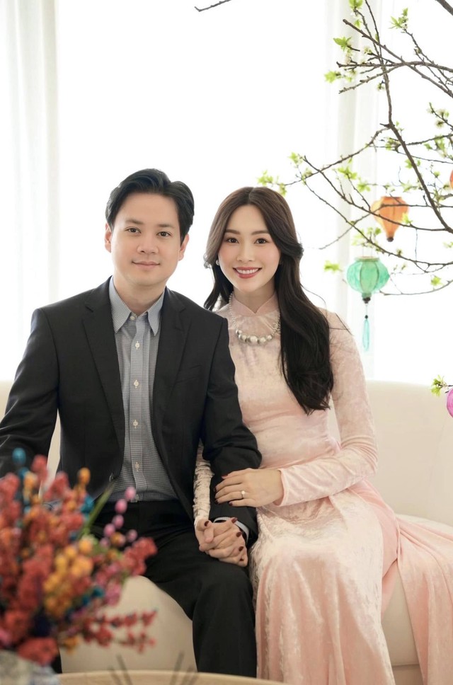 "Hoa hậu của các Hoa hậu": Tuổi 35 làm mẹ 3 con, cuộc sống viên mãn bên chồng doanh nhân - Ảnh 2.