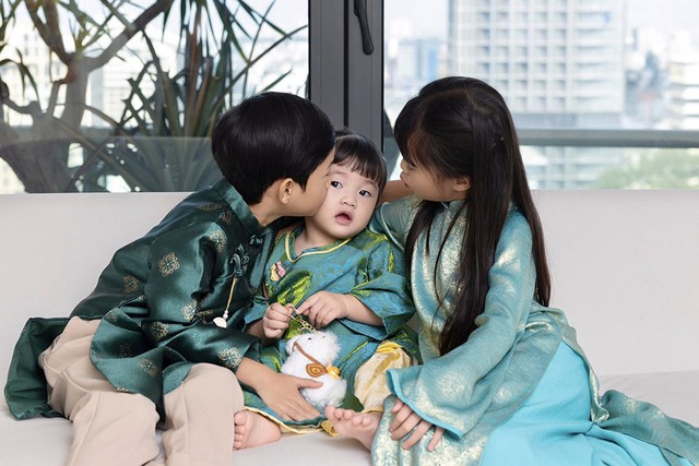 "Hoa hậu của các Hoa hậu": Tuổi 35 làm mẹ 3 con, cuộc sống viên mãn bên chồng doanh nhân - Ảnh 4.