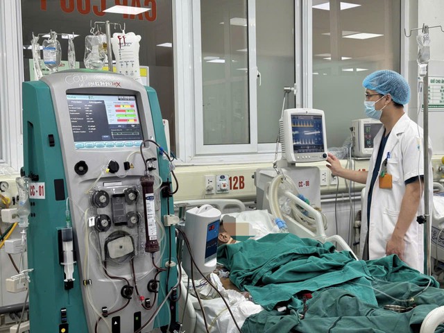 Uống rượu rồi về ngủ cụ ông 64 tuổi hôn mê, suy đa tạng - Ảnh 1.