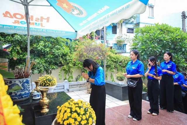 Tuổi trẻ Hội Luật gia Việt Nam dâng hương tri ân các anh hùng liệt sĩ - Ảnh 8.