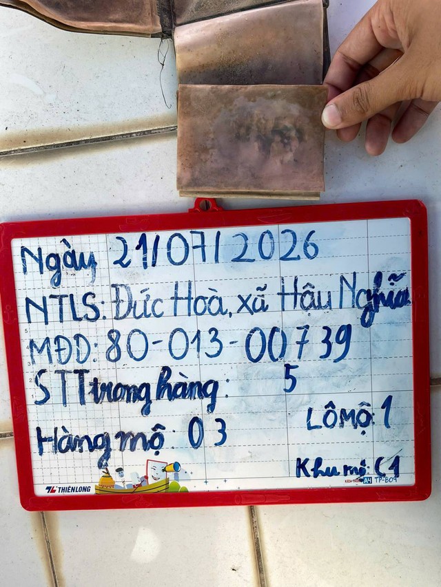 Tây Ninh: Kêu gọi nhận diện bức ảnh tìm thấy cùng hài cốt liệt sĩ chưa xác định danh tính- Ảnh 3.