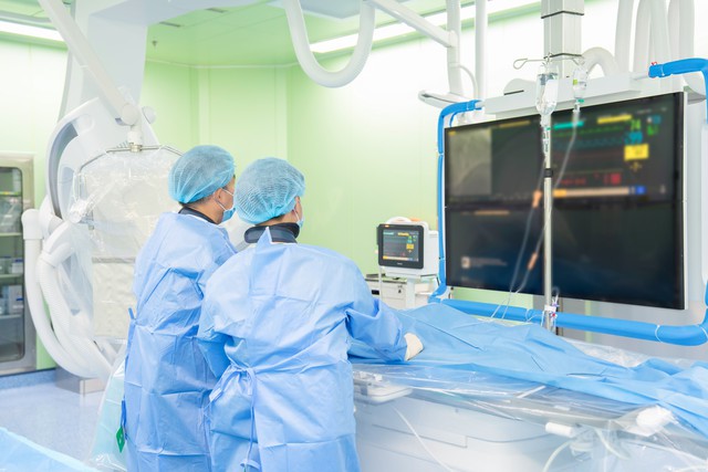 Cứu sống bệnh nh&acirc;n nhồi m&aacute;u cơ tim cấp giữa "ma trận" bệnh l&yacute; phức tạp - Ảnh 1.