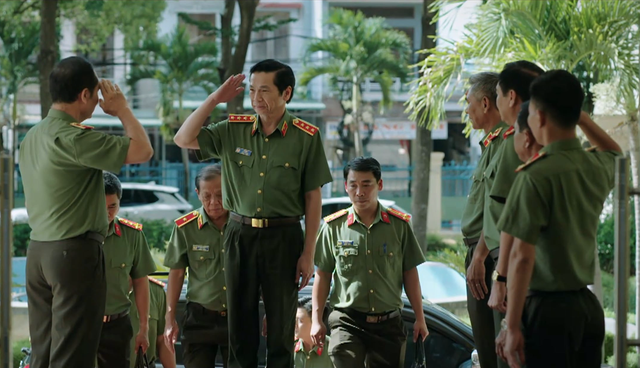 NSND Trung Anh gây ấn tượng khi hóa thân thành lãnh đạo công an - Ảnh 2.