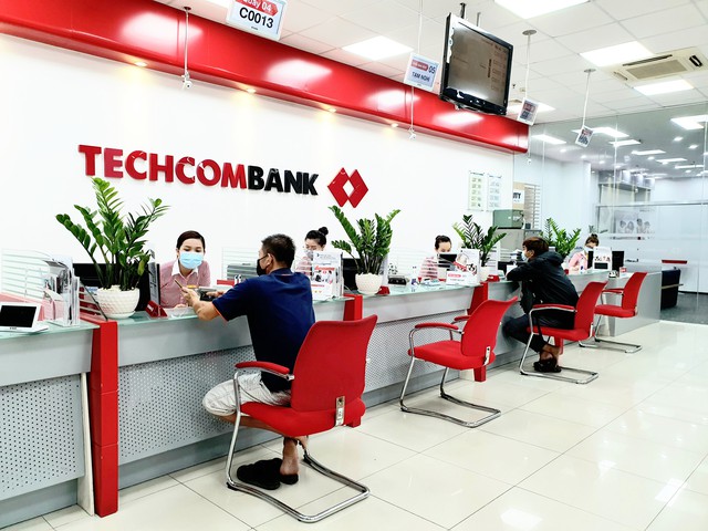 Techcombank b&aacute;o l&atilde;i cao kỷ lục, nh&acirc;n vi&ecirc;n c&oacute; thu nhập b&igrave;nh qu&acirc;n 46 triệu đồng/th&aacute;ng - Ảnh 1.