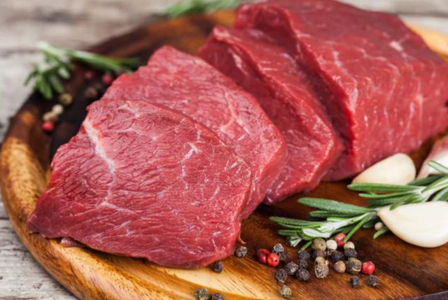 Ăn thịt b&ograve; mỗi ng&agrave;y, người đ&agrave;n &ocirc;ng 60 tuổi bất ngờ khi đi kh&aacute;m - Ảnh 1.